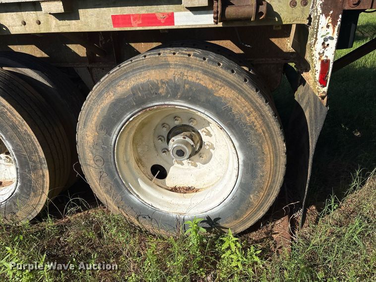 image for item ND9776 1985 Wilson flatbed trailer