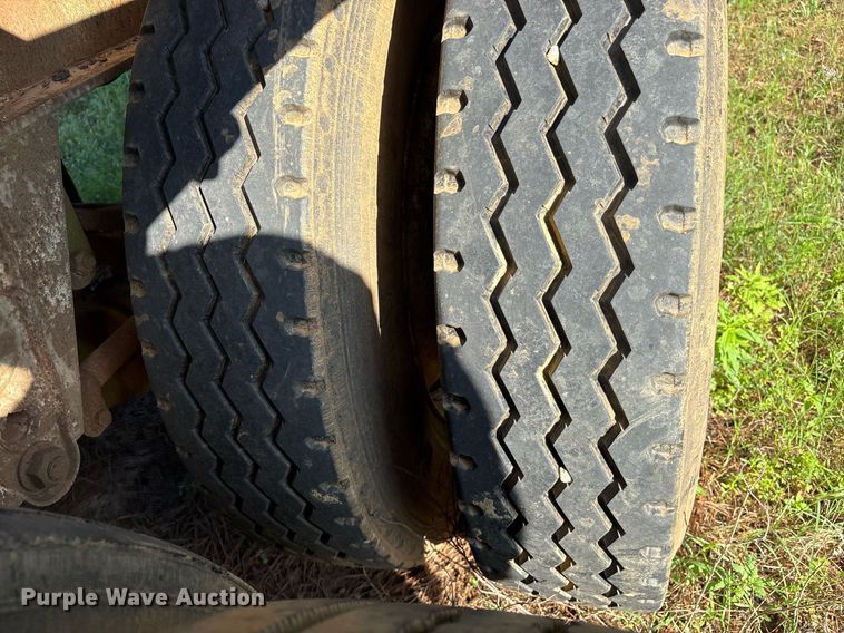 image for item ND9776 1985 Wilson flatbed trailer