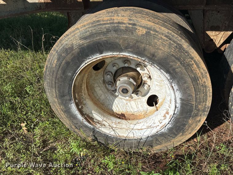 image for item ND9776 1985 Wilson flatbed trailer