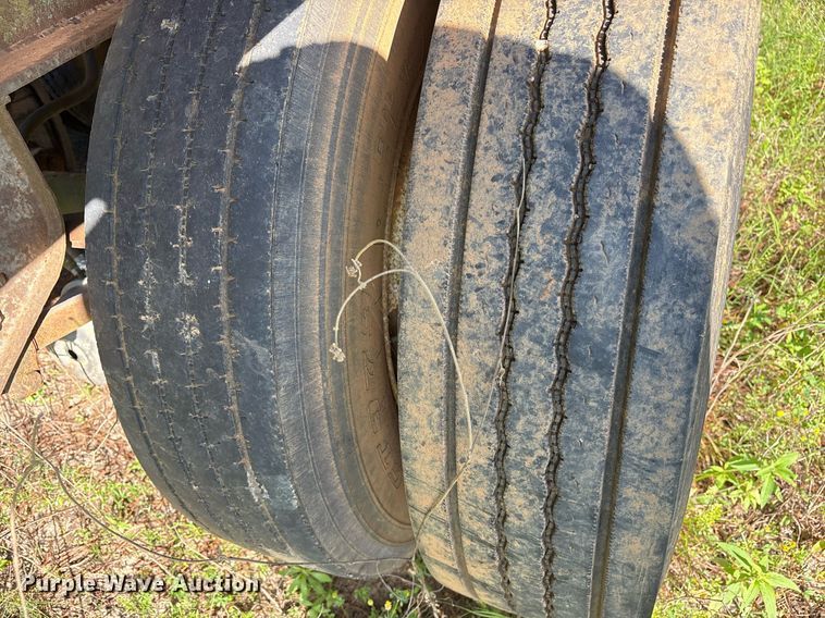 image for item ND9776 1985 Wilson flatbed trailer