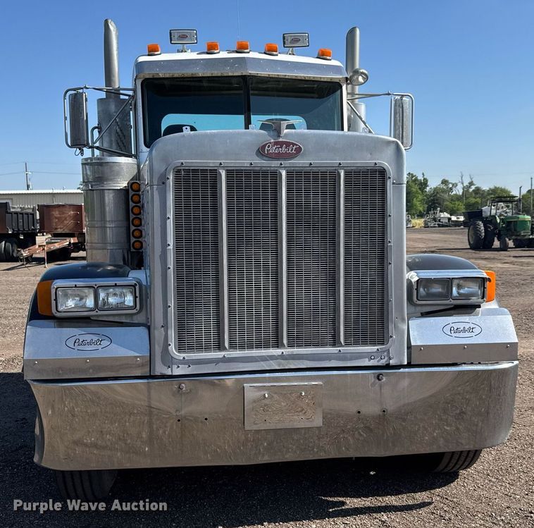 image for item NE9818 2002 Peterbilt 379 semi truck