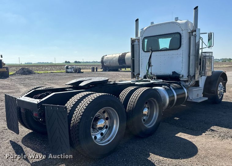 image for item NE9818 2002 Peterbilt 379 semi truck
