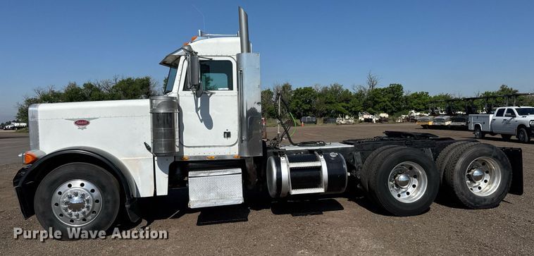 image for item NE9818 2002 Peterbilt 379 semi truck