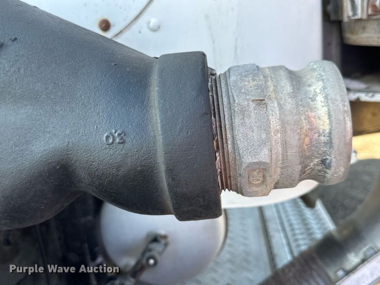 image for item NE9818 2002 Peterbilt 379 semi truck