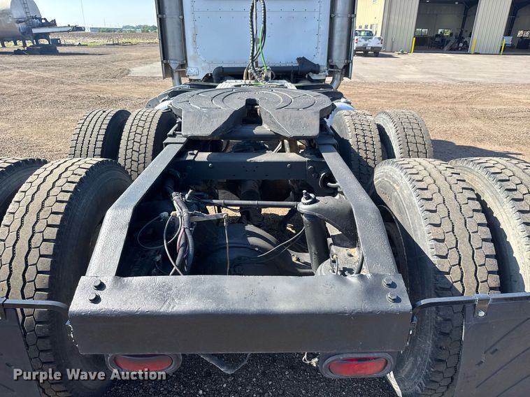 image for item NE9818 2002 Peterbilt 379 semi truck