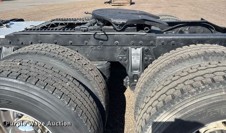 image for item NE9818 2002 Peterbilt 379 semi truck