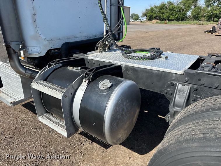 image for item NE9818 2002 Peterbilt 379 semi truck