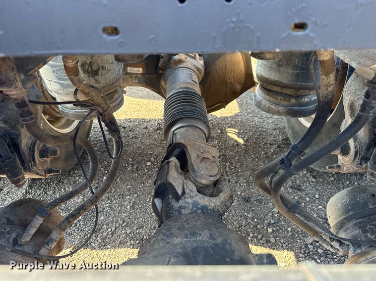 image for item NE9818 2002 Peterbilt 379 semi truck