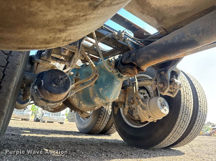 image for item NE9818 2002 Peterbilt 379 semi truck