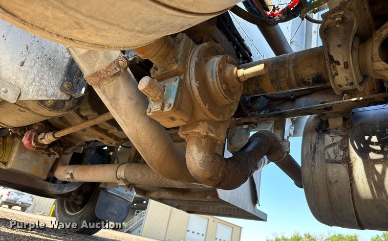 image for item NE9818 2002 Peterbilt 379 semi truck