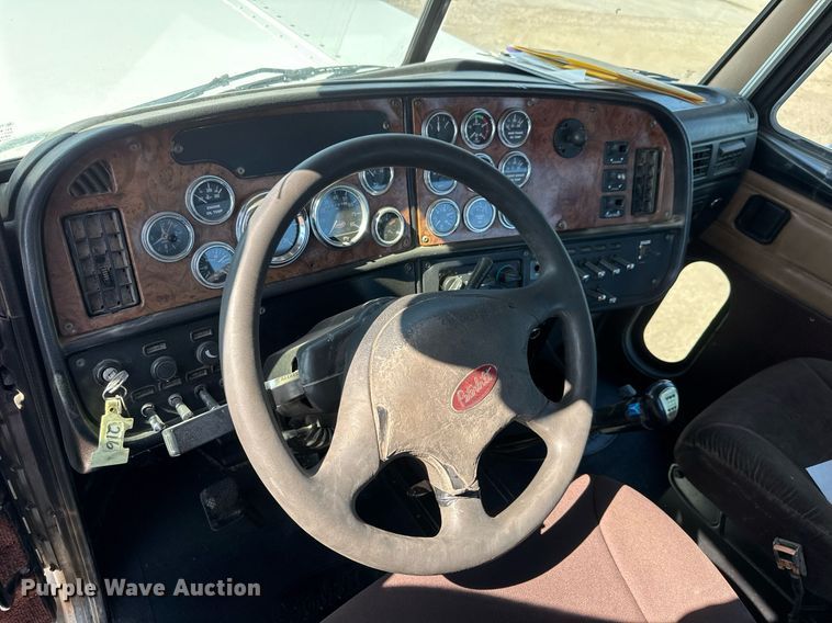 image for item NE9818 2002 Peterbilt 379 semi truck