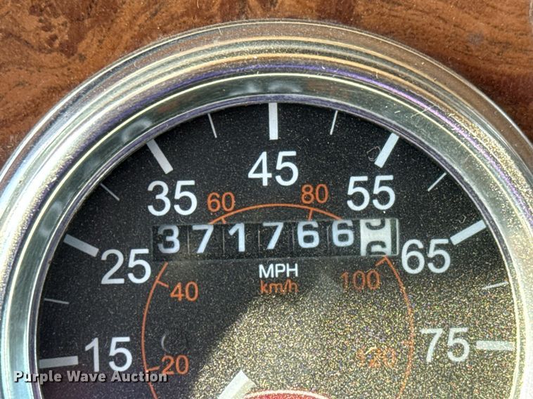 image for item NE9818 2002 Peterbilt 379 semi truck