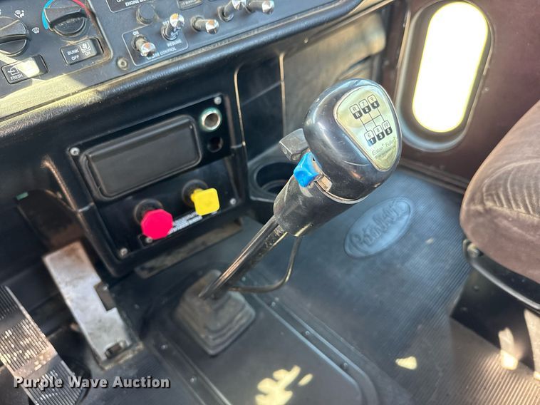 image for item NE9818 2002 Peterbilt 379 semi truck