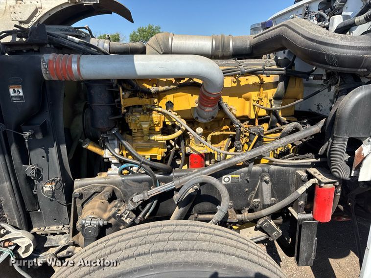 image for item NE9818 2002 Peterbilt 379 semi truck