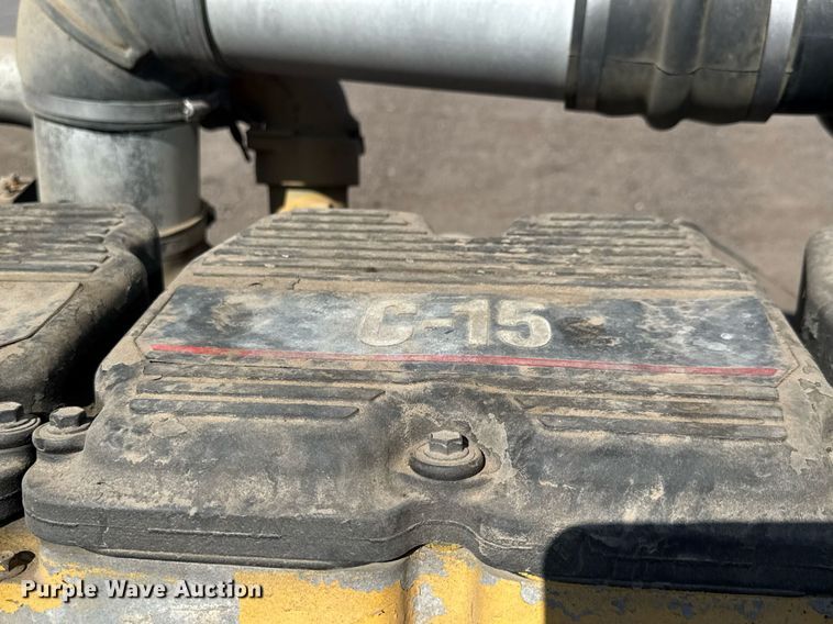 image for item NE9818 2002 Peterbilt 379 semi truck