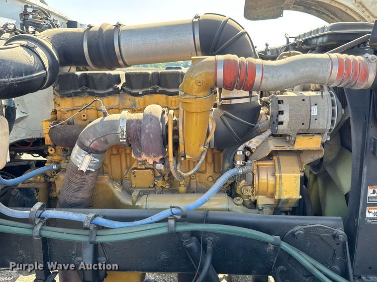 image for item NE9818 2002 Peterbilt 379 semi truck