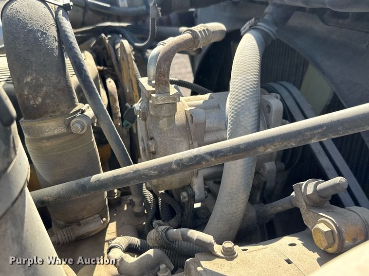 image for item NE9818 2002 Peterbilt 379 semi truck