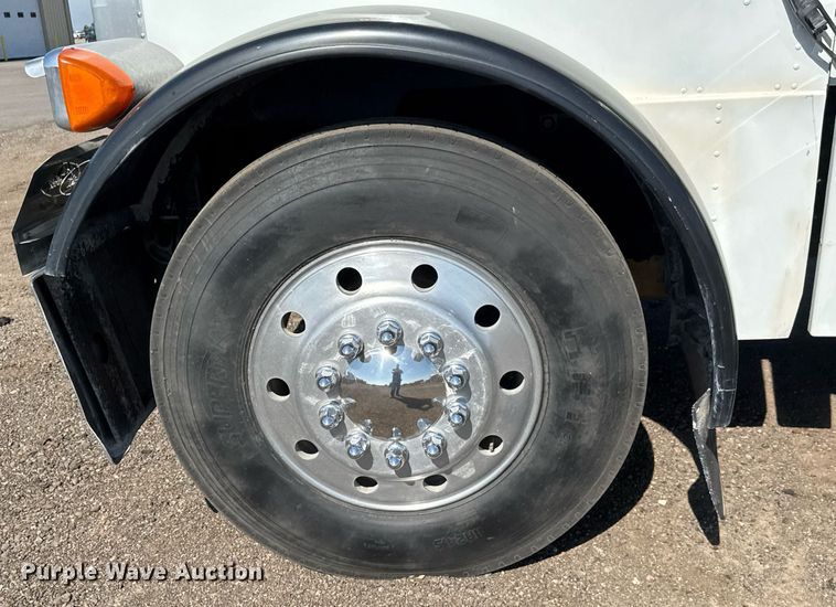 image for item NE9818 2002 Peterbilt 379 semi truck