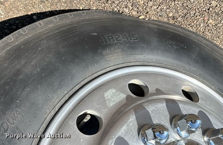 image for item NE9818 2002 Peterbilt 379 semi truck