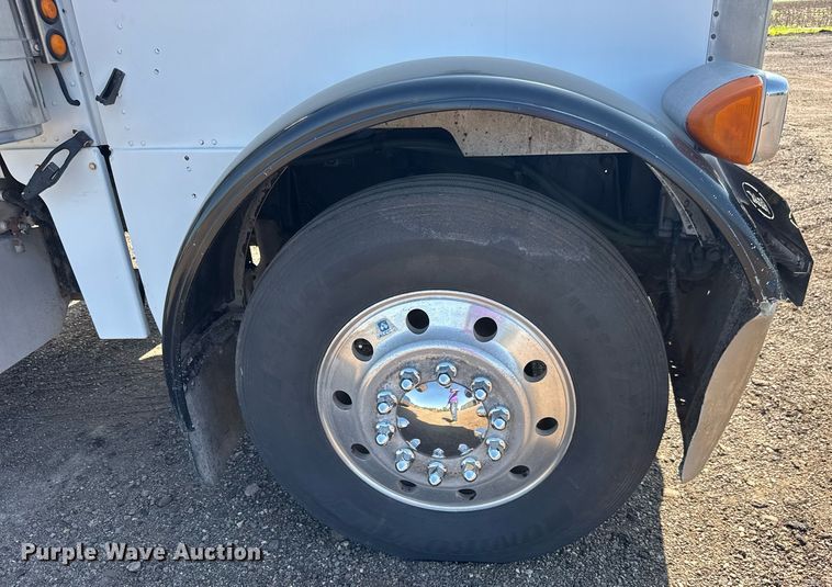 image for item NE9818 2002 Peterbilt 379 semi truck