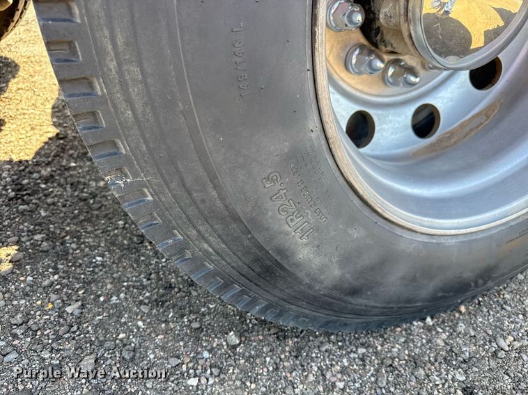 image for item NE9818 2002 Peterbilt 379 semi truck