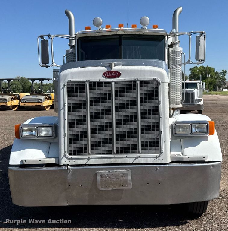 image for item NE9819 2007 Peterbilt 379 semi truck