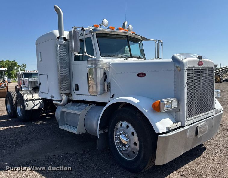 image for item NE9819 2007 Peterbilt 379 semi truck