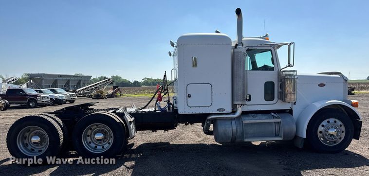 image for item NE9819 2007 Peterbilt 379 semi truck
