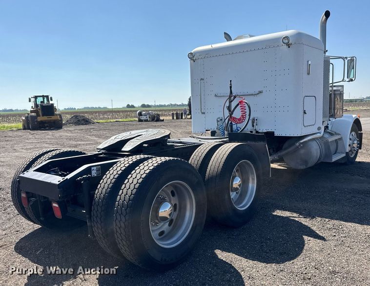 image for item NE9819 2007 Peterbilt 379 semi truck