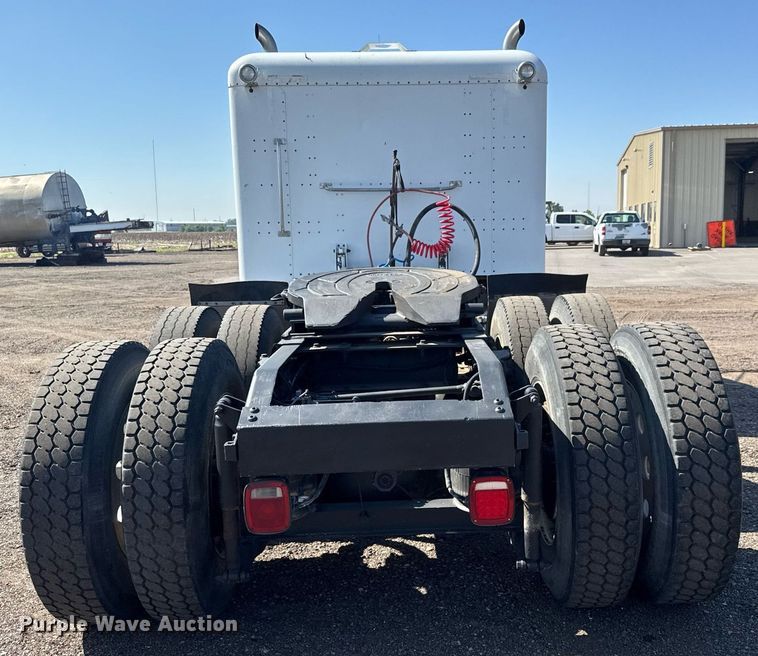 image for item NE9819 2007 Peterbilt 379 semi truck