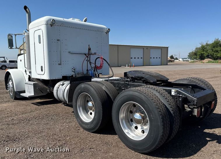 image for item NE9819 2007 Peterbilt 379 semi truck