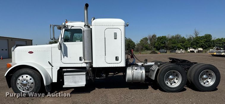 image for item NE9819 2007 Peterbilt 379 semi truck