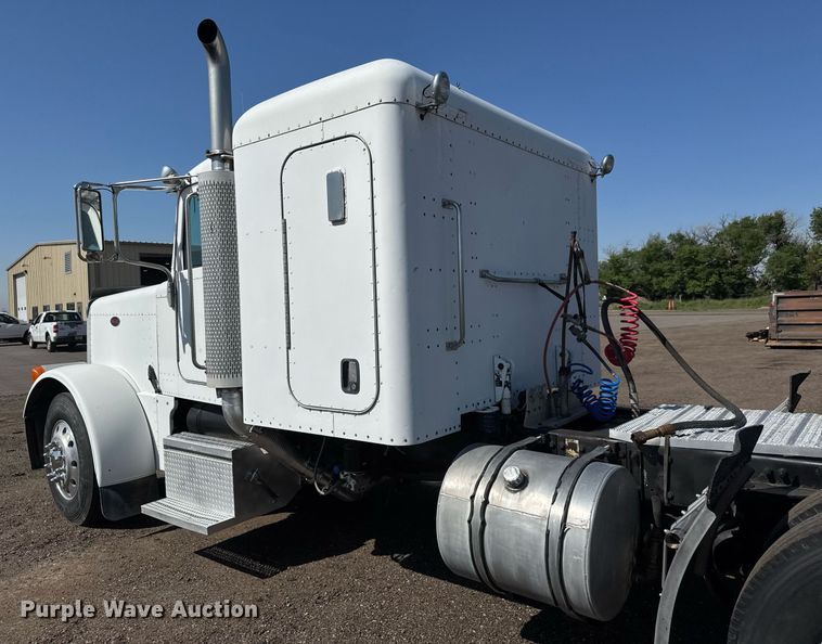 image for item NE9819 2007 Peterbilt 379 semi truck