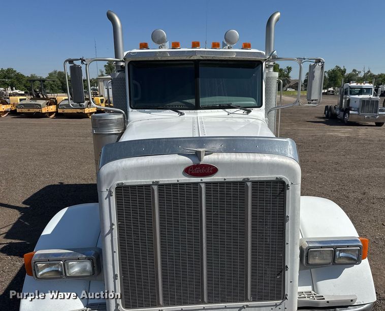image for item NE9819 2007 Peterbilt 379 semi truck