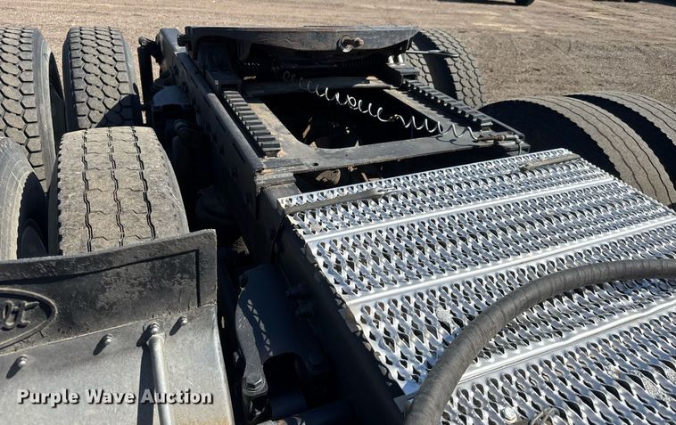 image for item NE9819 2007 Peterbilt 379 semi truck