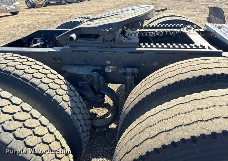 image for item NE9819 2007 Peterbilt 379 semi truck