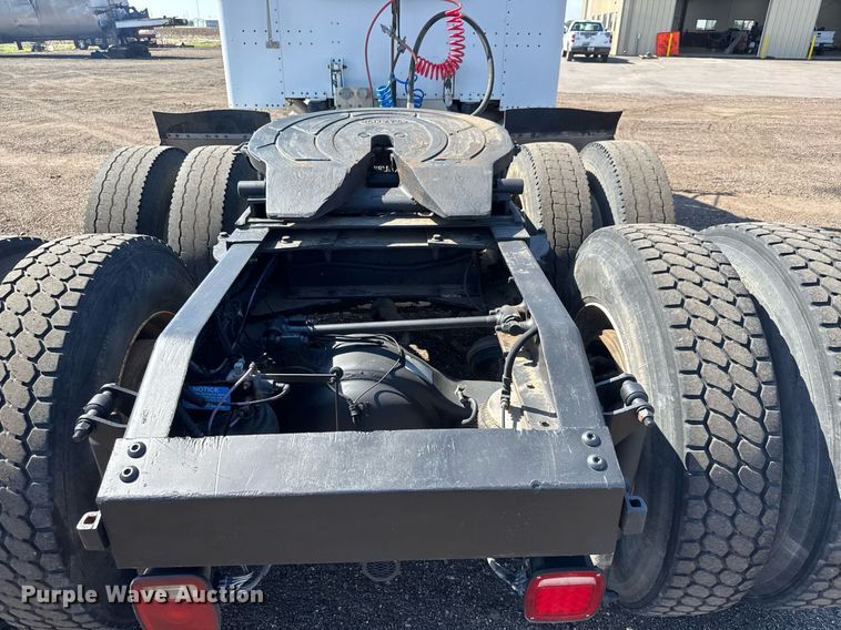 image for item NE9819 2007 Peterbilt 379 semi truck