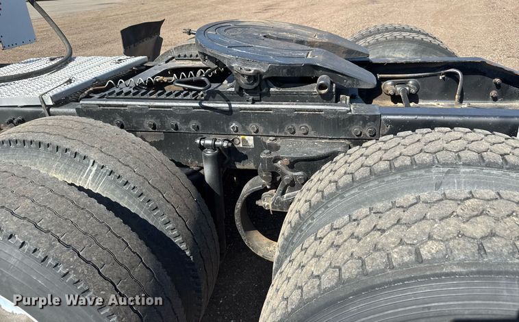 image for item NE9819 2007 Peterbilt 379 semi truck