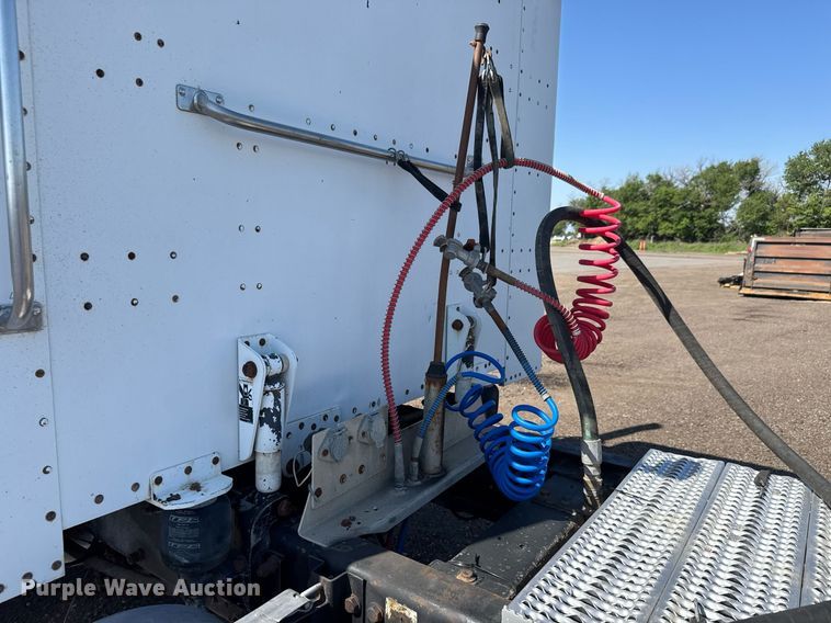 image for item NE9819 2007 Peterbilt 379 semi truck