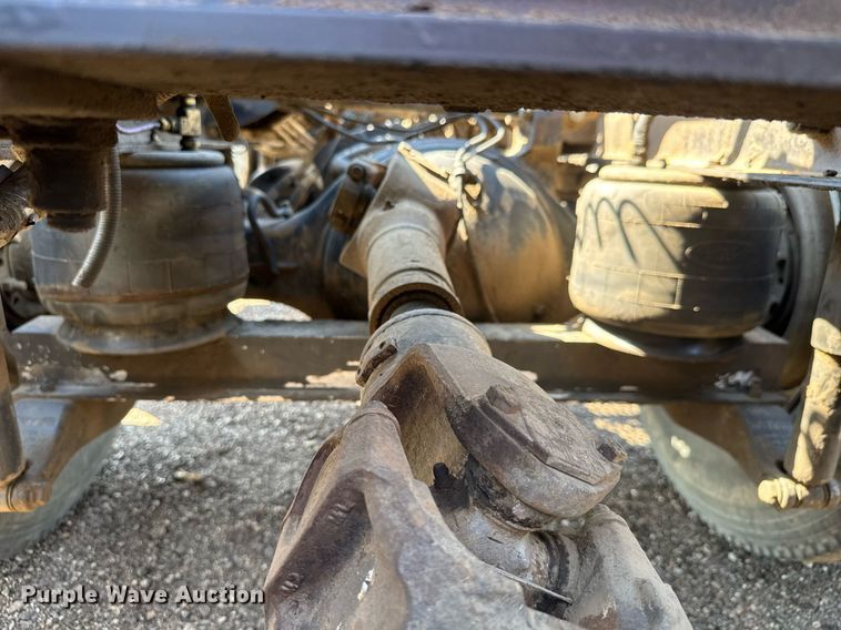 image for item NE9819 2007 Peterbilt 379 semi truck