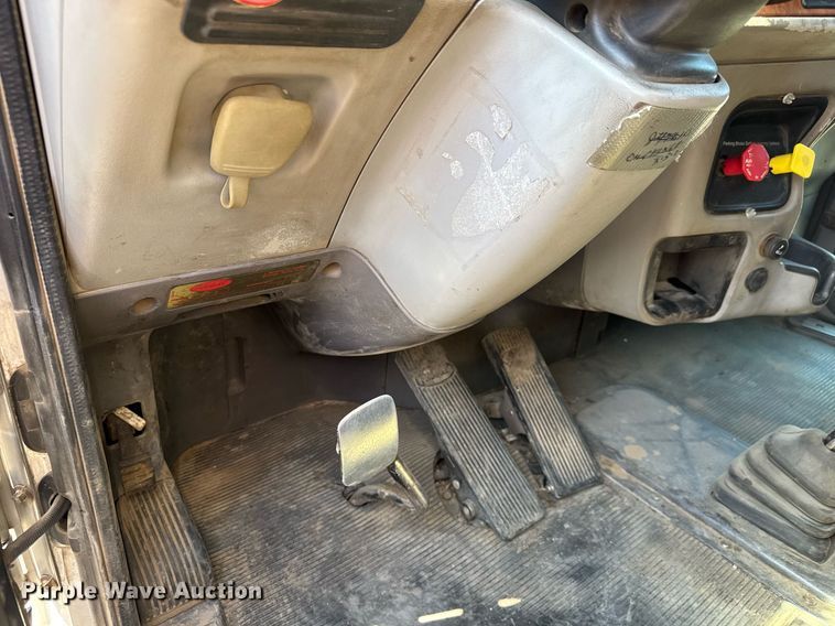 image for item NE9819 2007 Peterbilt 379 semi truck