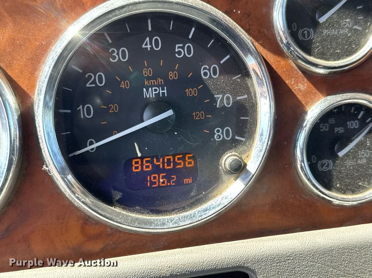 image for item NE9819 2007 Peterbilt 379 semi truck