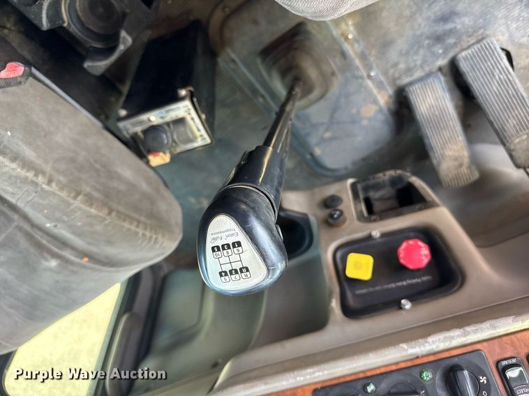 image for item NE9819 2007 Peterbilt 379 semi truck