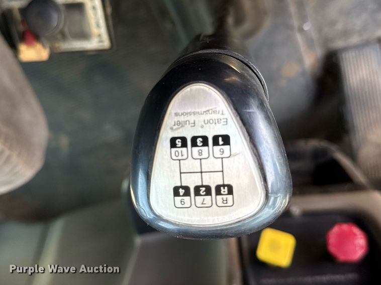 image for item NE9819 2007 Peterbilt 379 semi truck