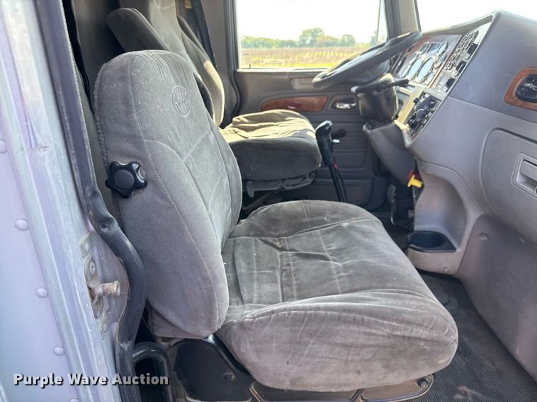 image for item NE9819 2007 Peterbilt 379 semi truck