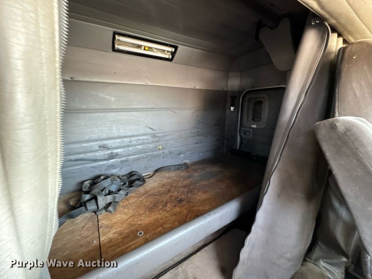 image for item NE9819 2007 Peterbilt 379 semi truck