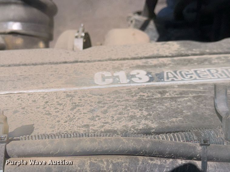 image for item NE9819 2007 Peterbilt 379 semi truck