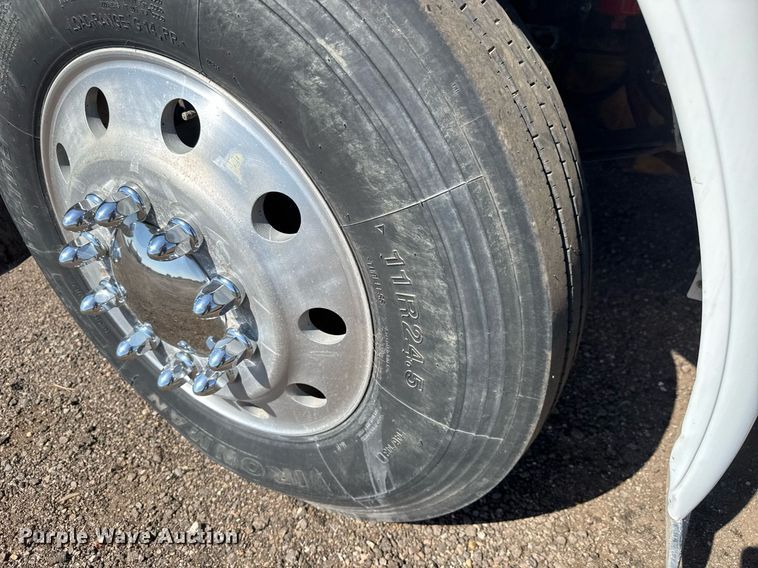 image for item NE9819 2007 Peterbilt 379 semi truck