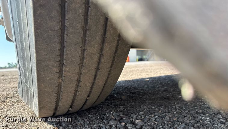 image for item NE9819 2007 Peterbilt 379 semi truck