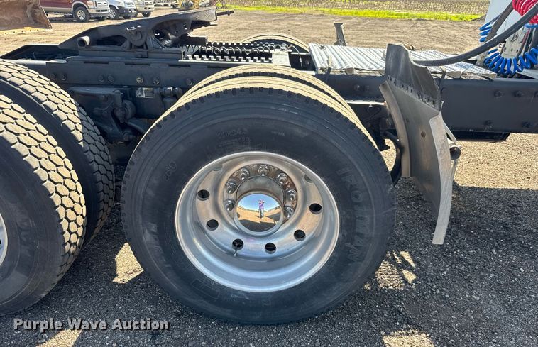 image for item NE9819 2007 Peterbilt 379 semi truck